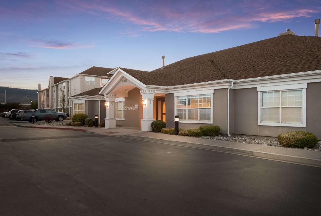 hotels with balcony in Reno