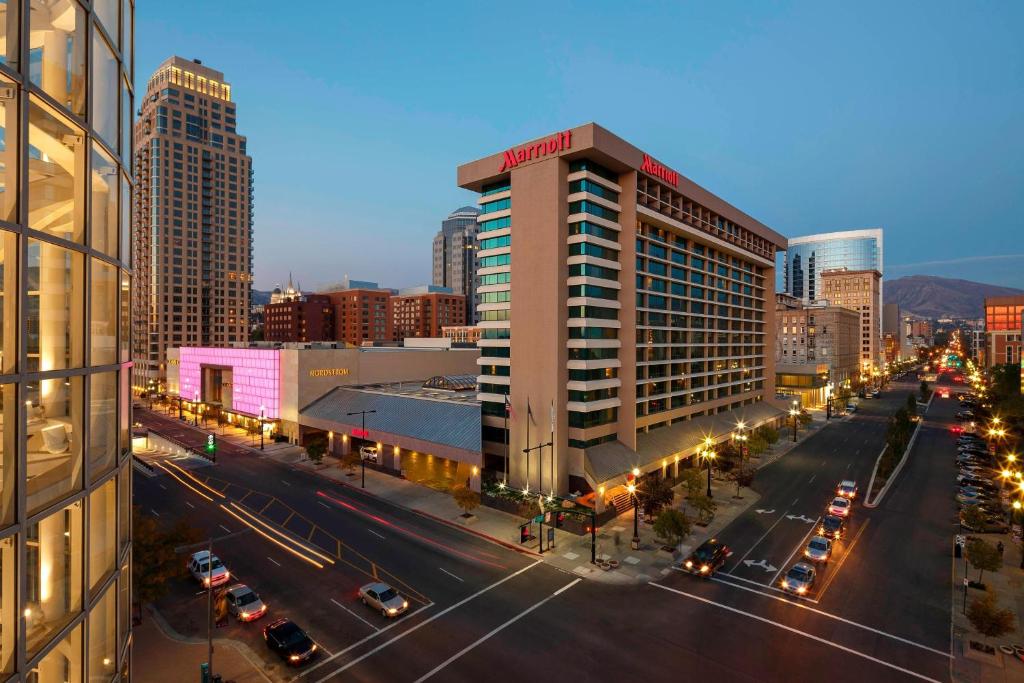 hotels with balcony in Salt Lake City United States