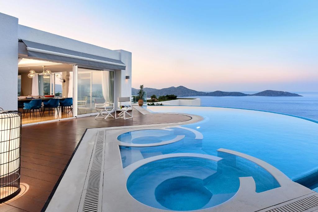 hotels with balcony in Elounda