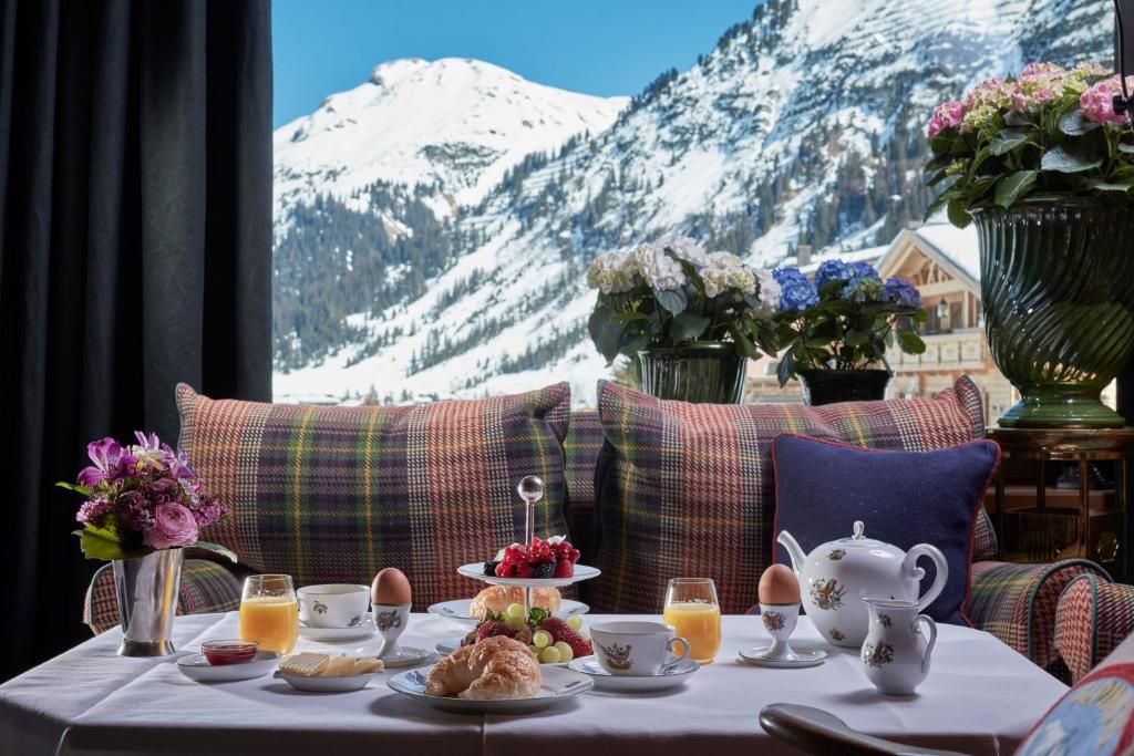 hotels with balcony in Lech