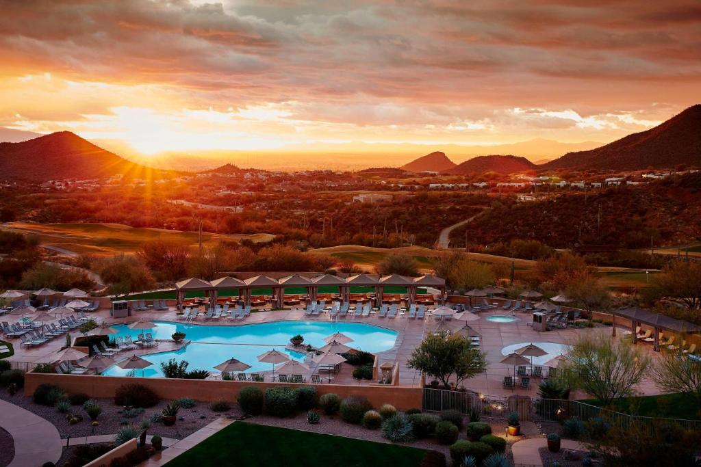 hotels with balcony in Tucson