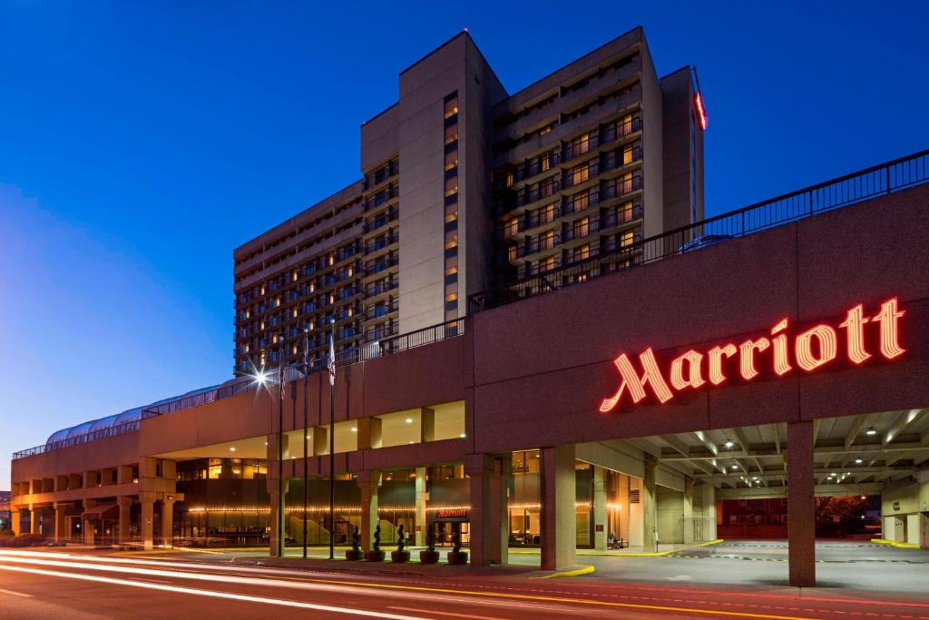 hotels with balcony in West Virginia