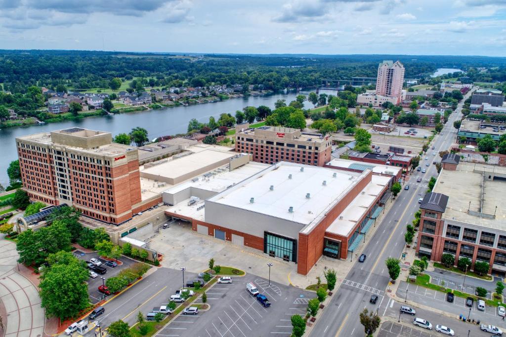 hotels with balcony in Augusta