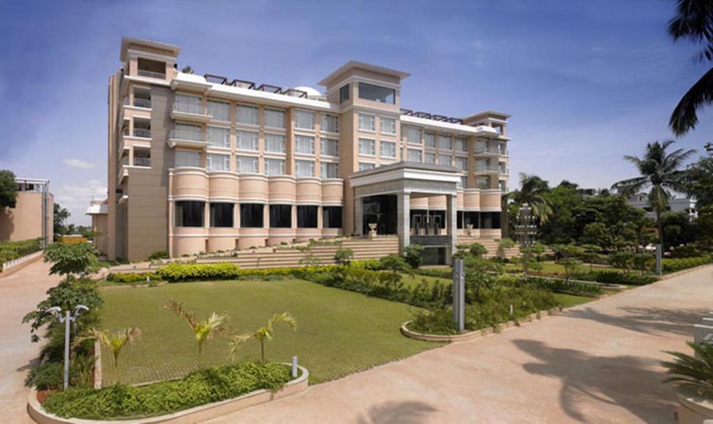 hotels with balcony in Hampi