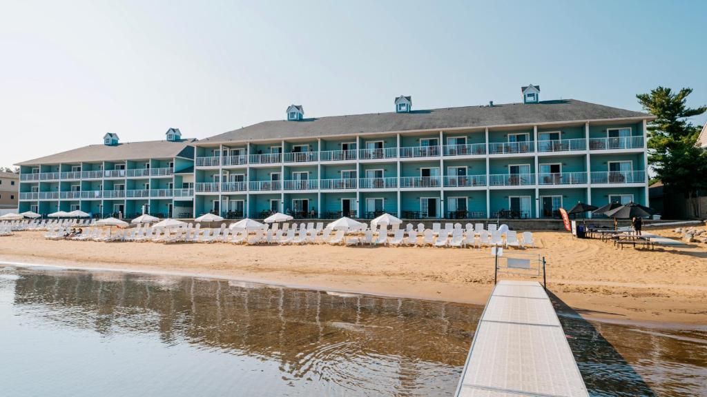 hotels with balcony in Traverse City