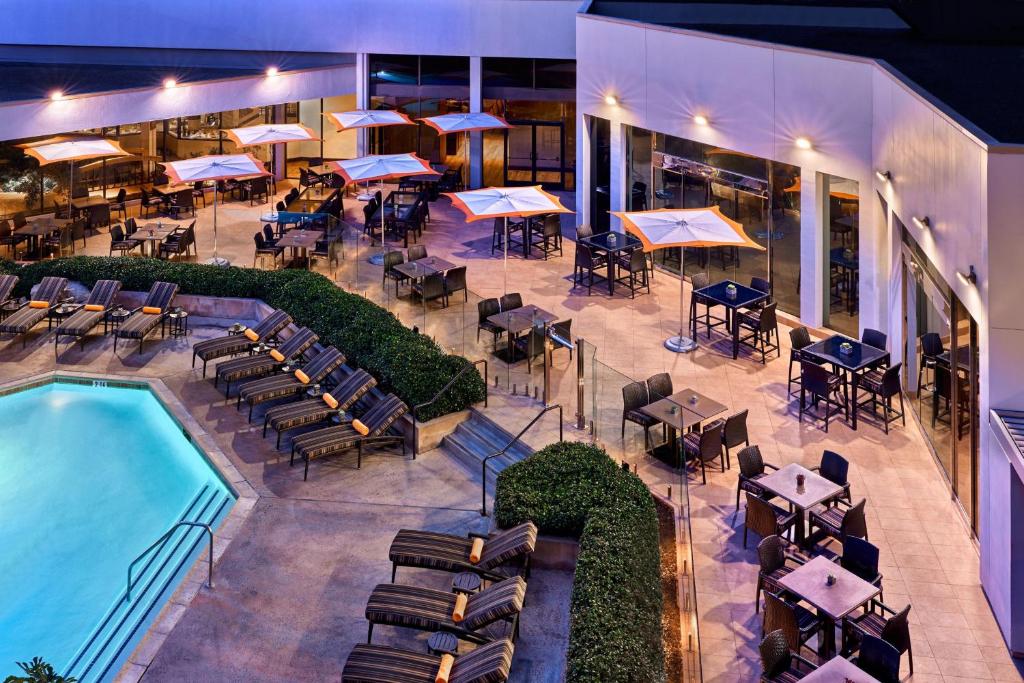 hotels with balcony in Anaheim