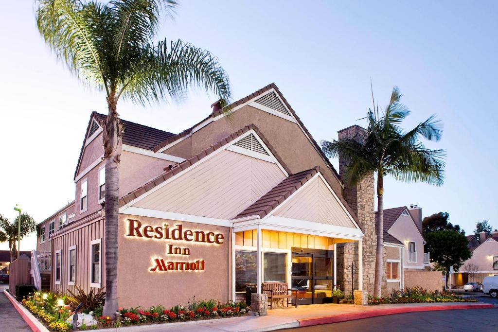 hotels with balcony in Long Beach