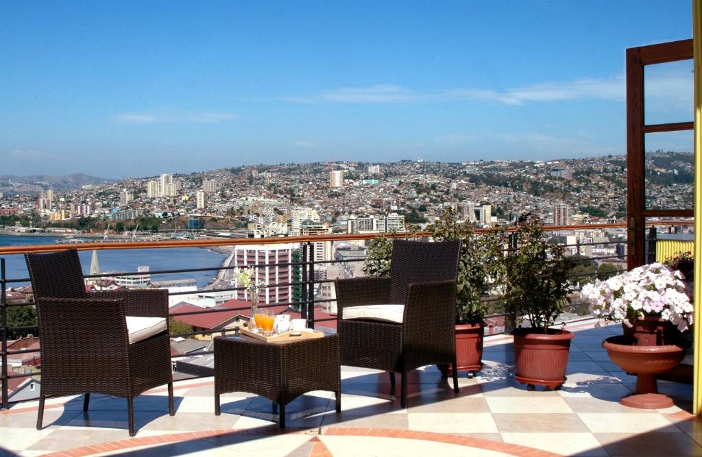 hotels with balcony in Valparaiso Chile