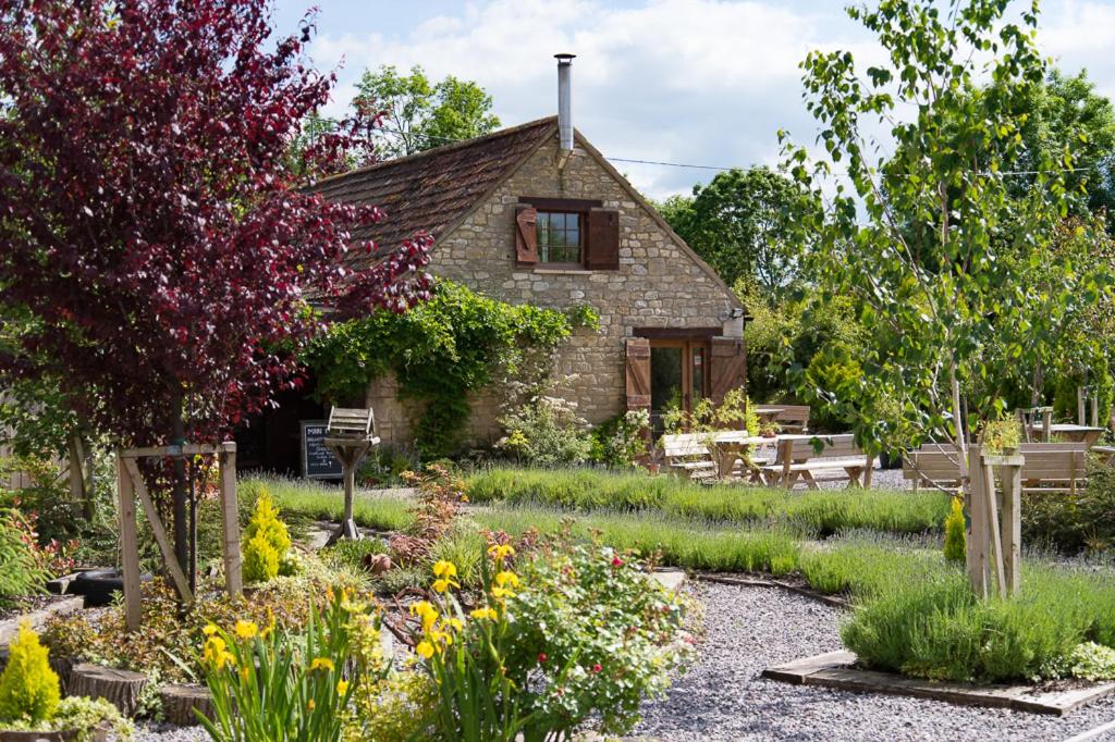 hotels with balcony in Wiltshire