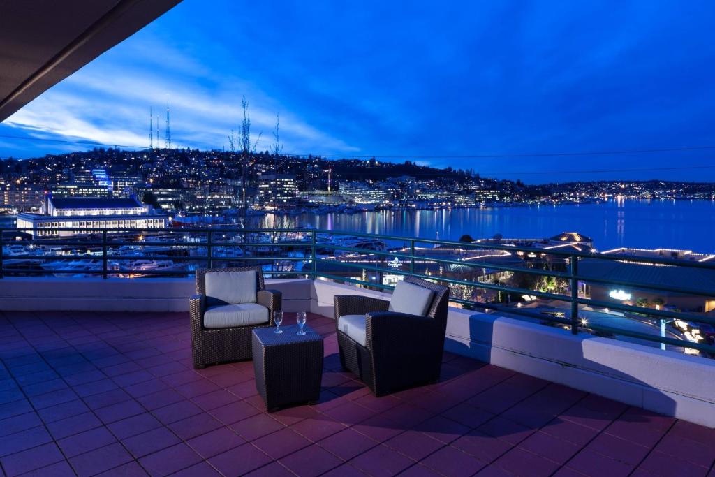 hotels with balcony in Seattle