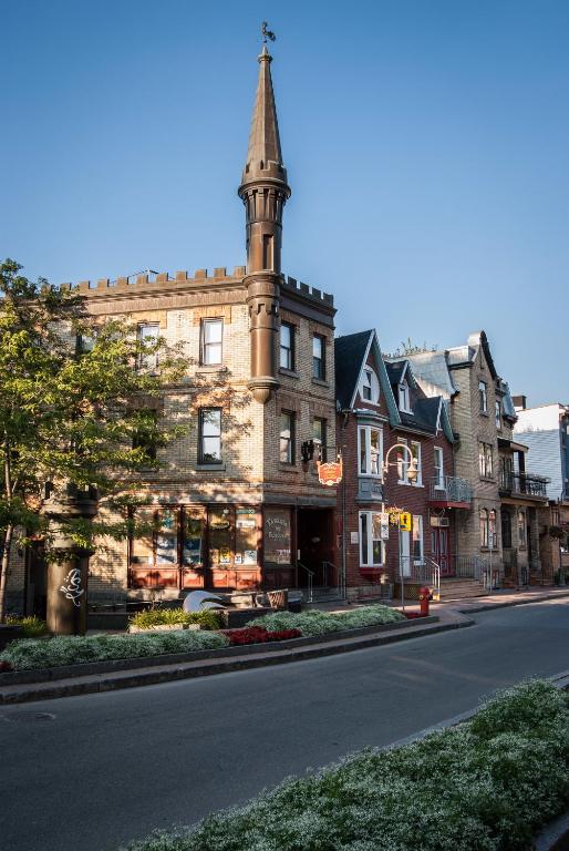 hotels with balcony in Quebec City