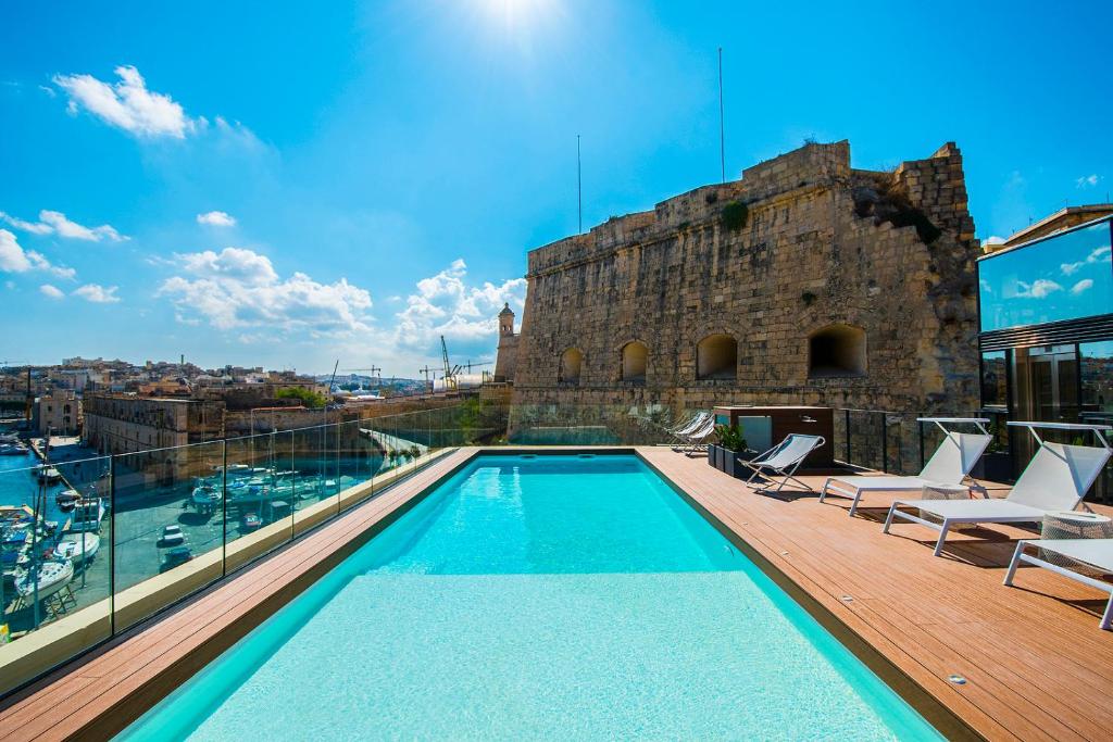 hotels with balcony in Malta