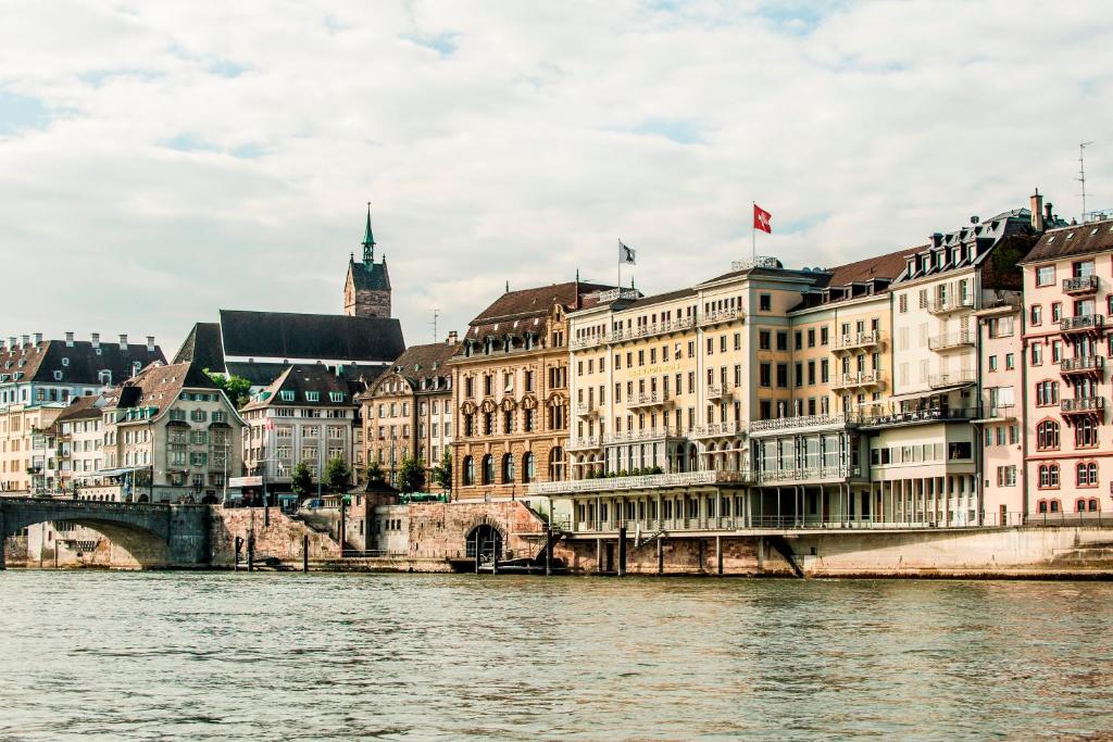 hotels with balcony in Basel