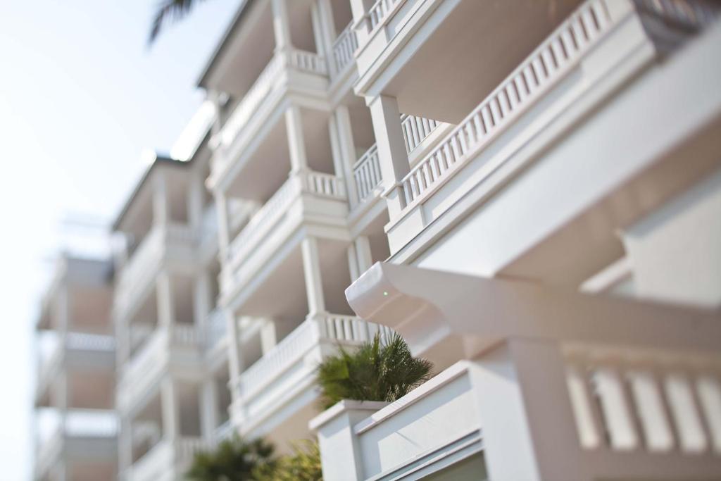 hotels with balcony in Cervia