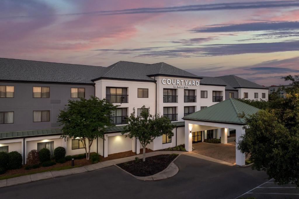 hotels with balcony in Mississippi