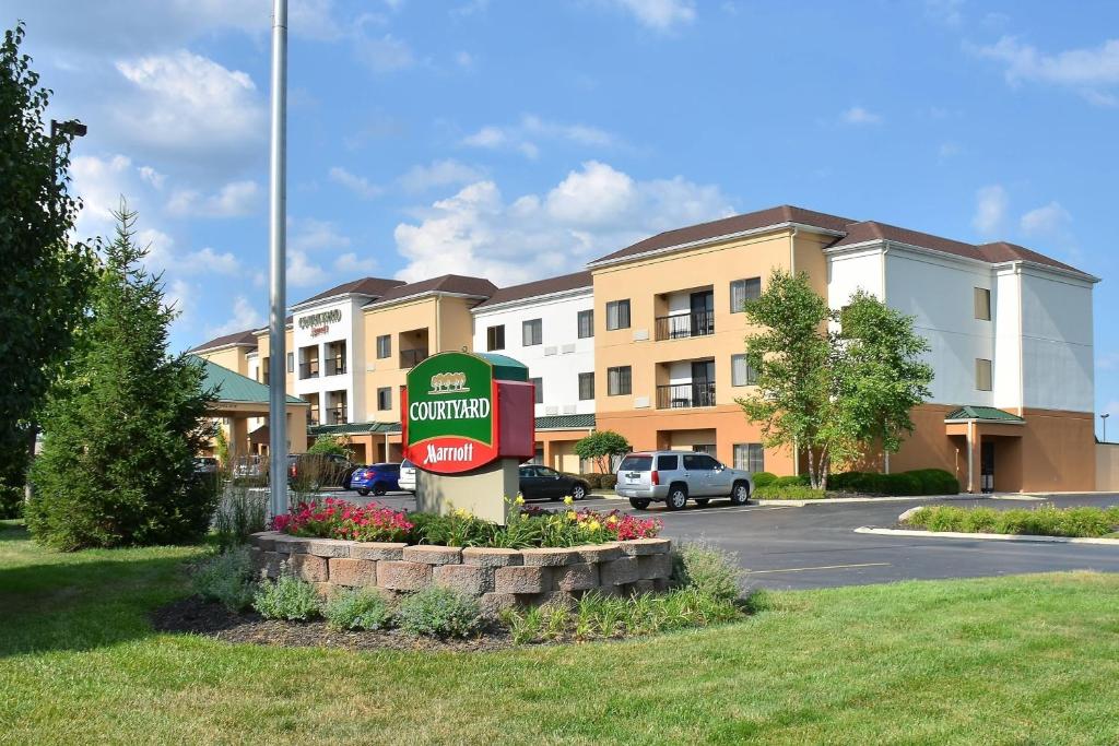 hotels with balcony in Indiana