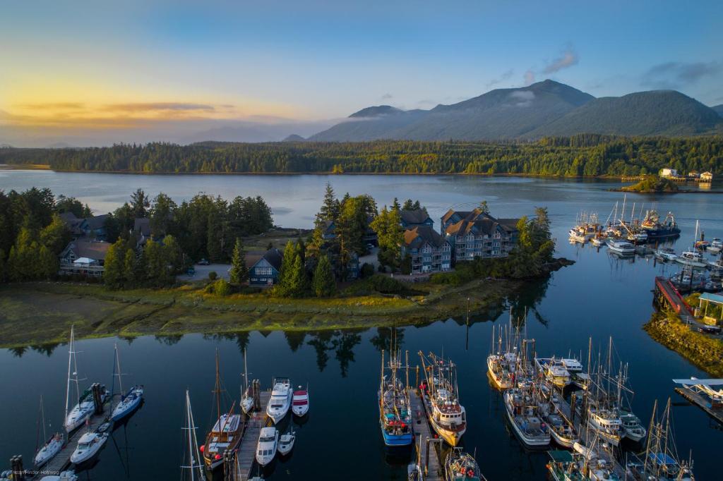 hotels with balcony in Ucluelet