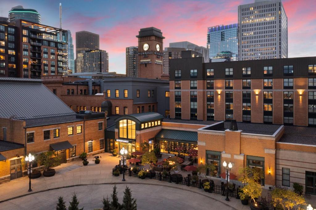 hotels with balcony in Minneapolis