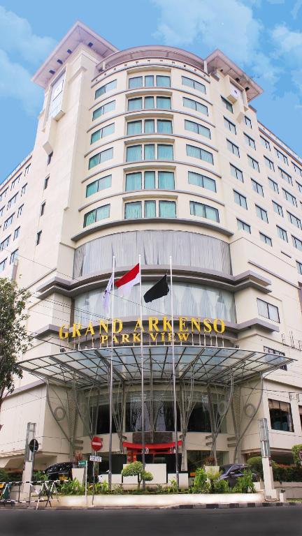 hotels with balcony in Semarang Pagoda Avalokitesvara