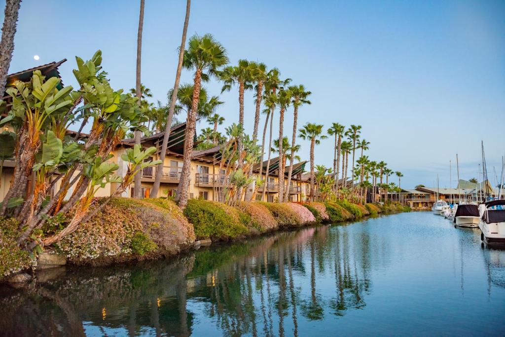 hotels with balcony in San Diego Sunset Cliffs Natural Park