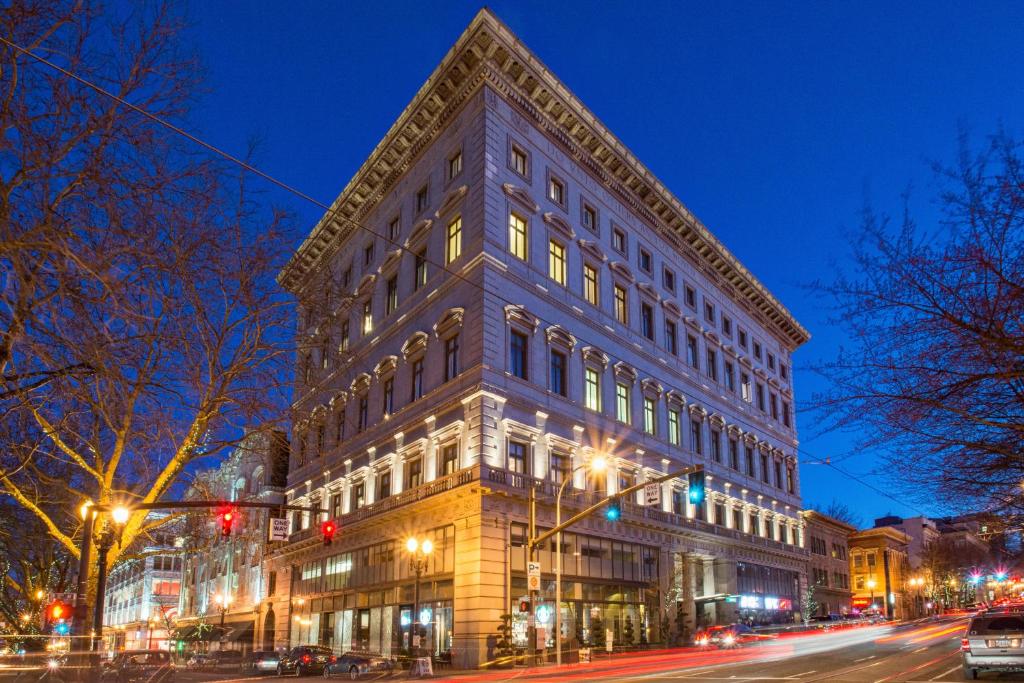 hotels with balcony in Oregon