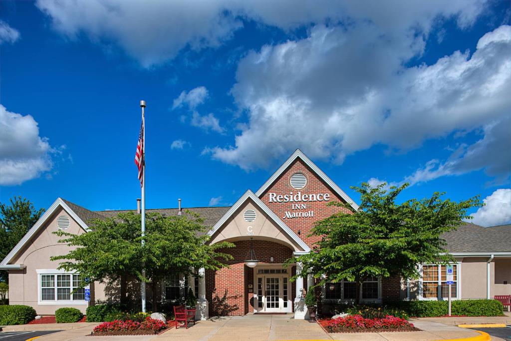 hotels with balcony in Bethesda