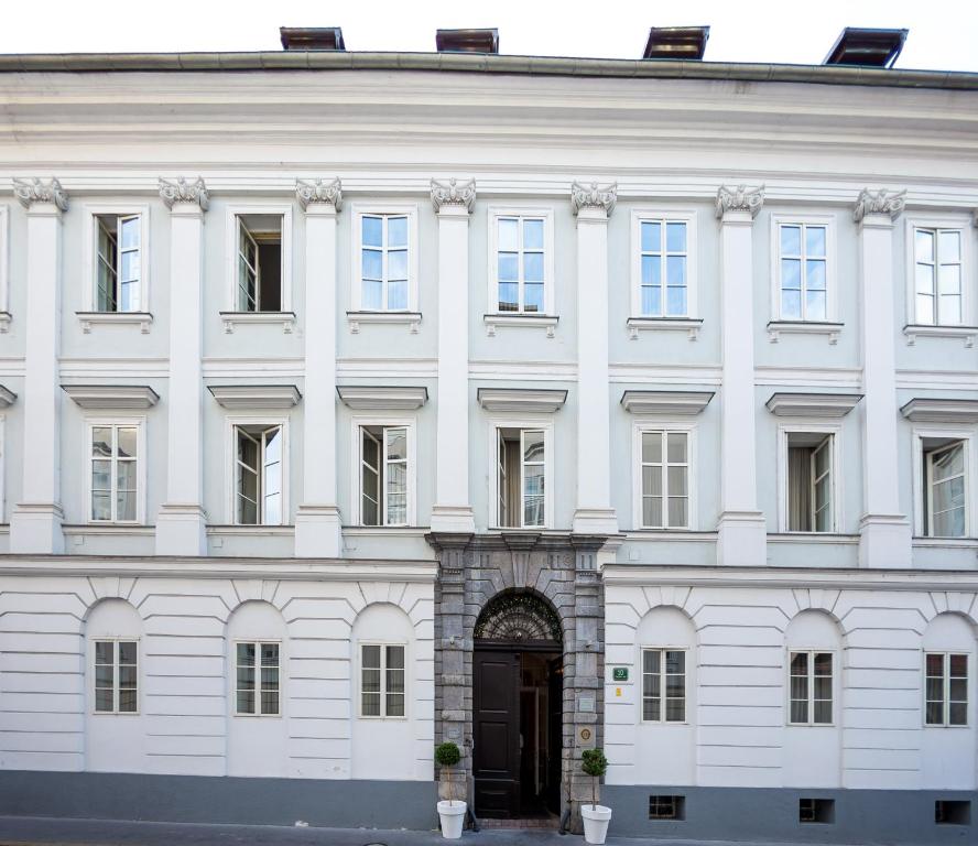 hotels with balcony in Ljubljana