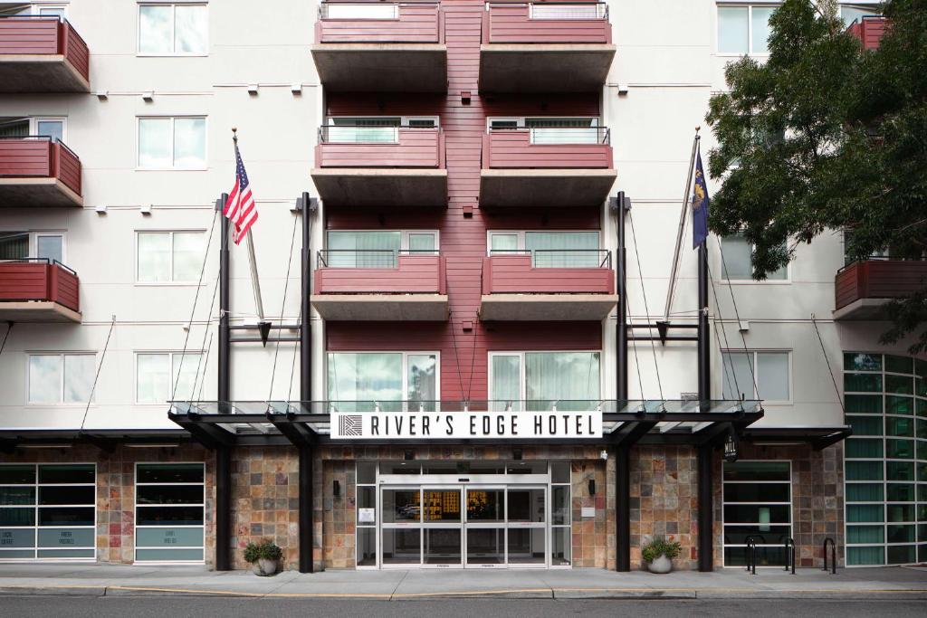 hotels with balcony in Portland