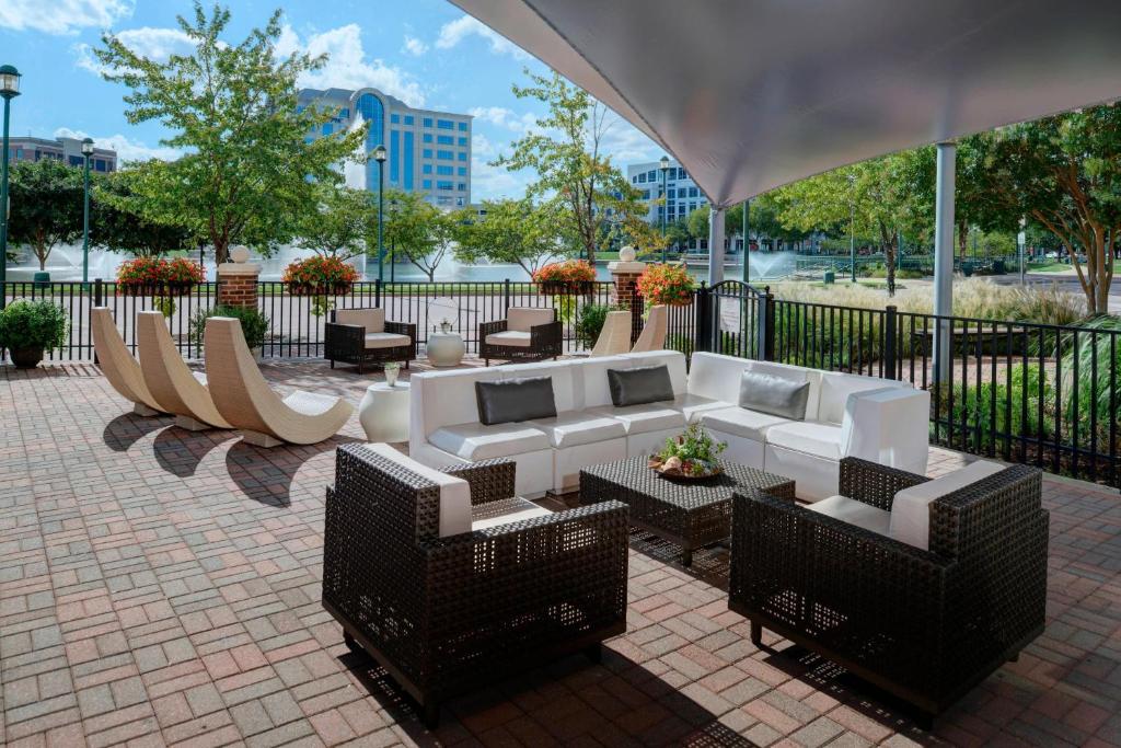 hotels with balcony in Newport News