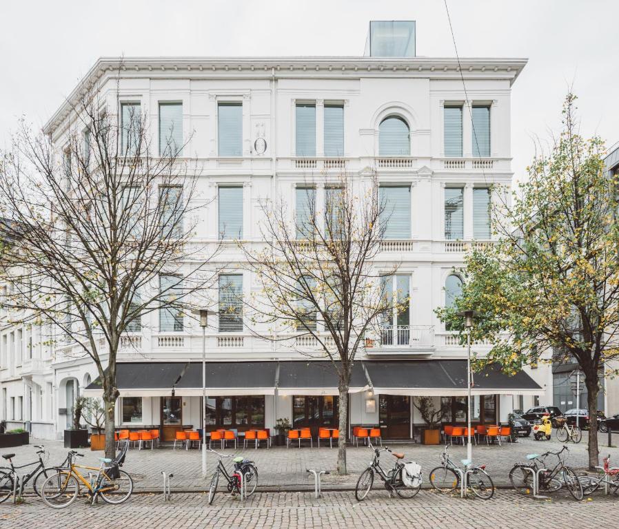 hotels with balcony in Antwerp