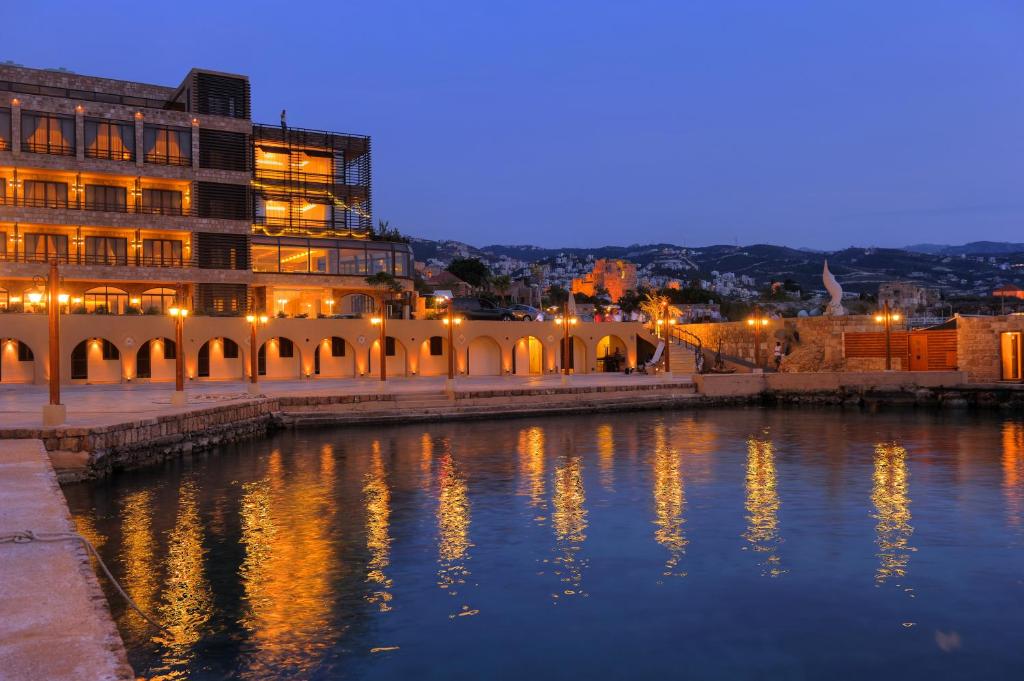 hotels with balcony in Jbeil