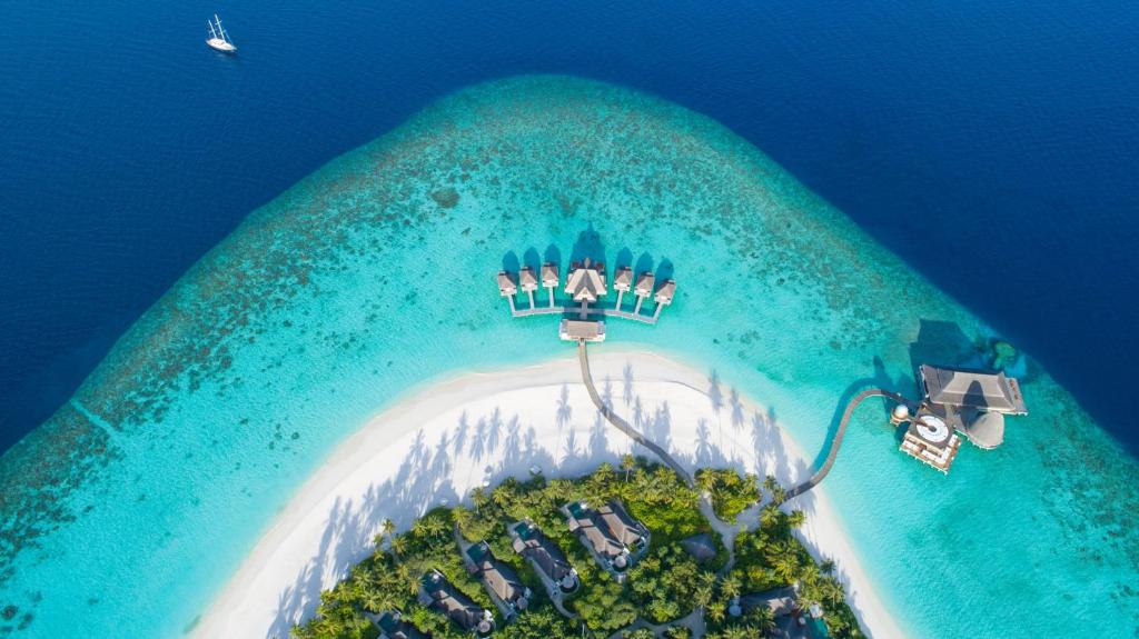 Baa Atoll Hotels with Balcony