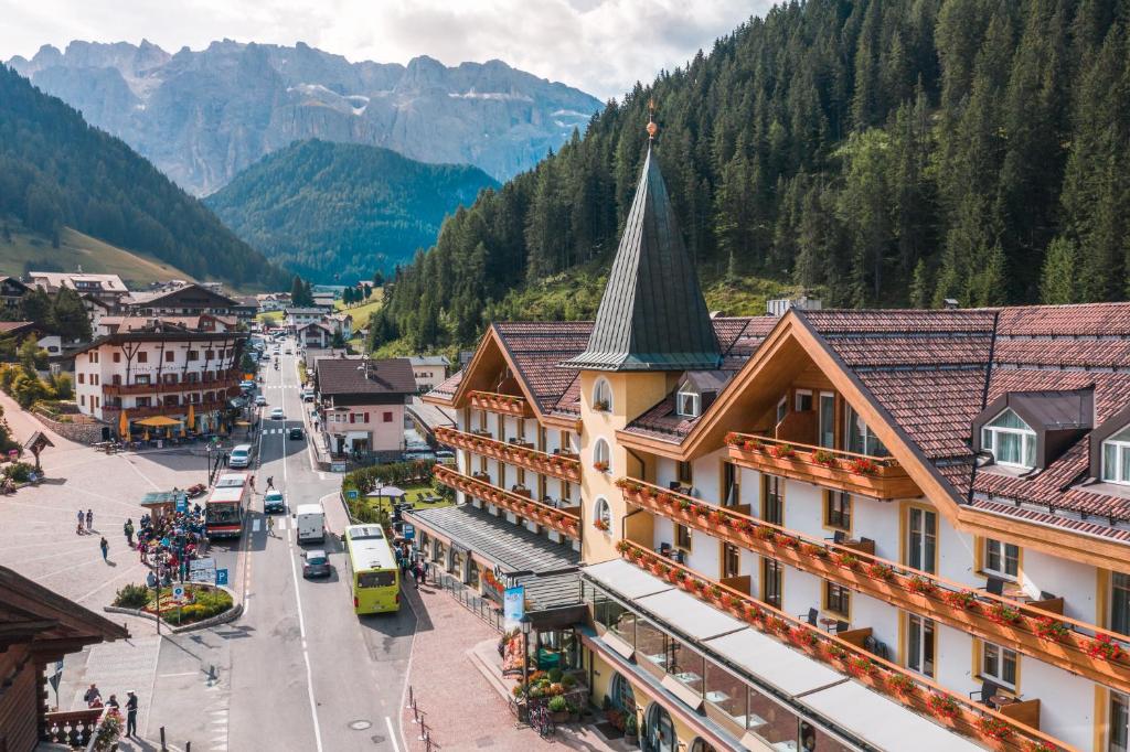 hotels with balcony in Selva Di Val Gardena