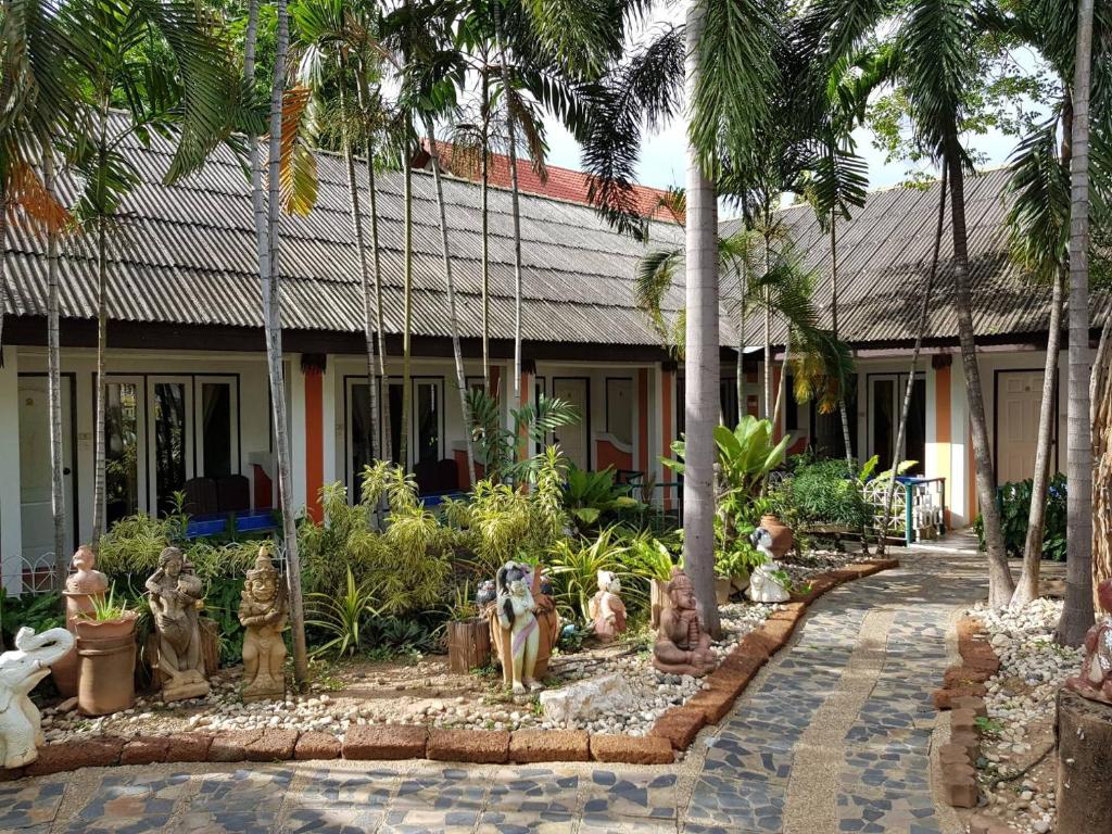 hotels with balcony in Kanchanaburi City