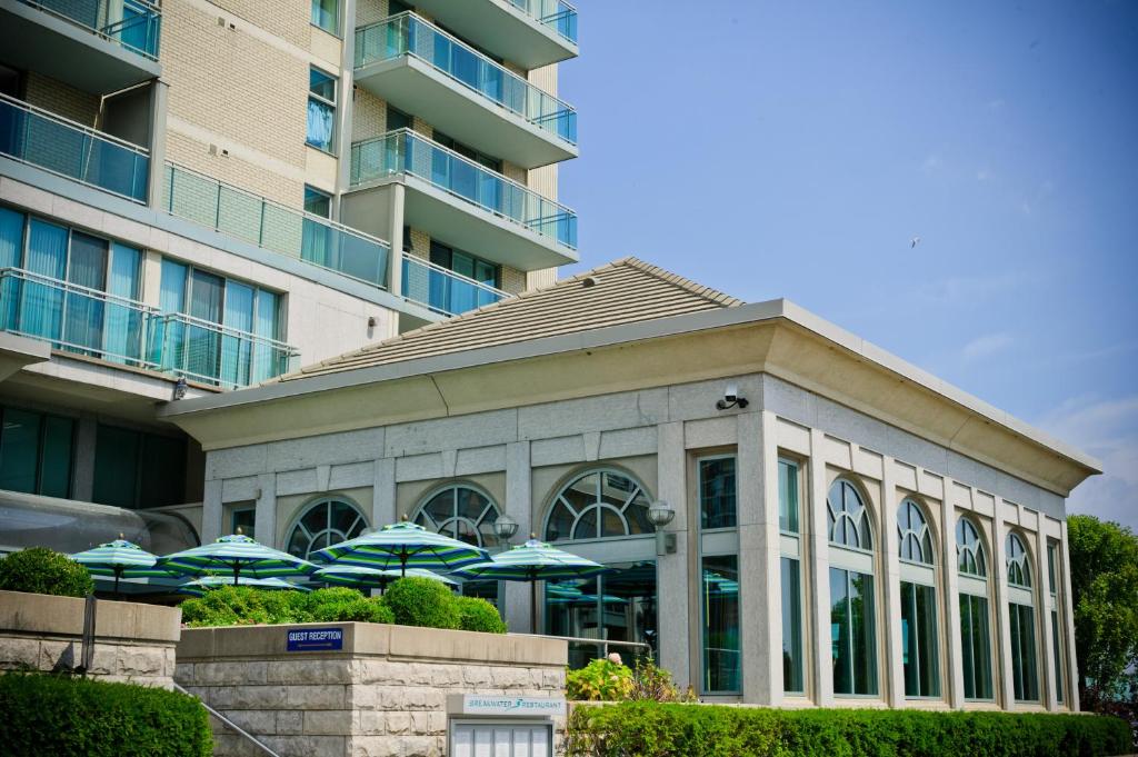 hotels with balcony in Mississauga