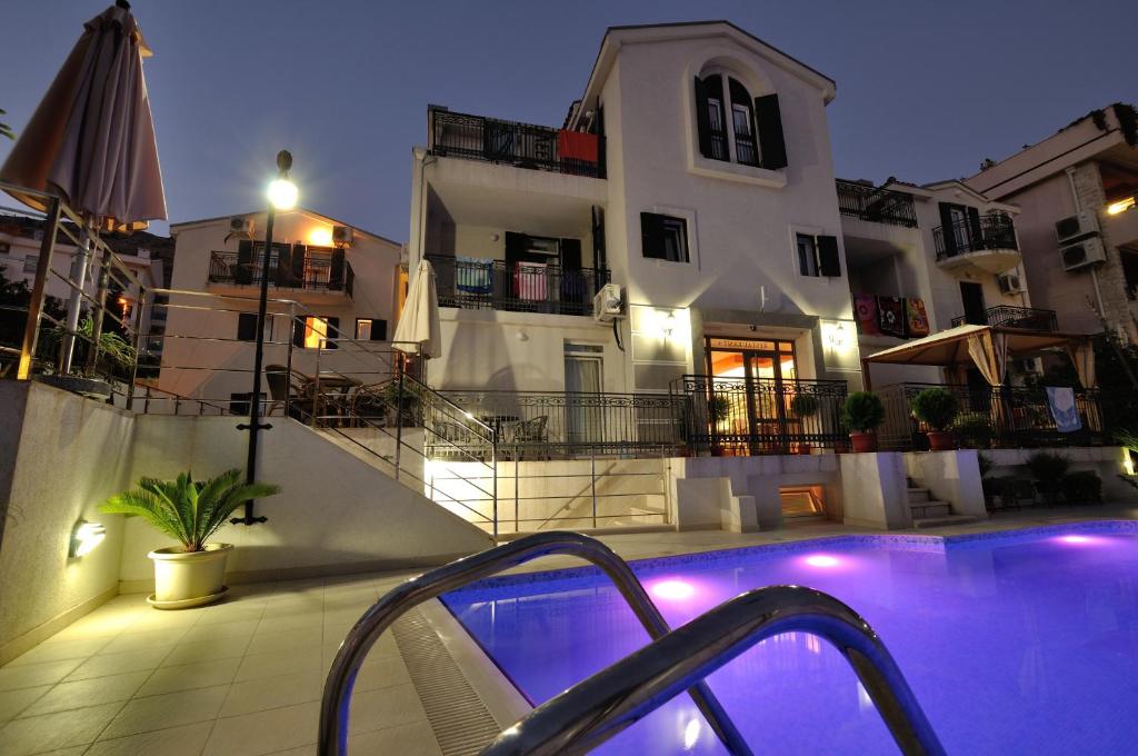 hotels with balcony in Petrovac Na Moru