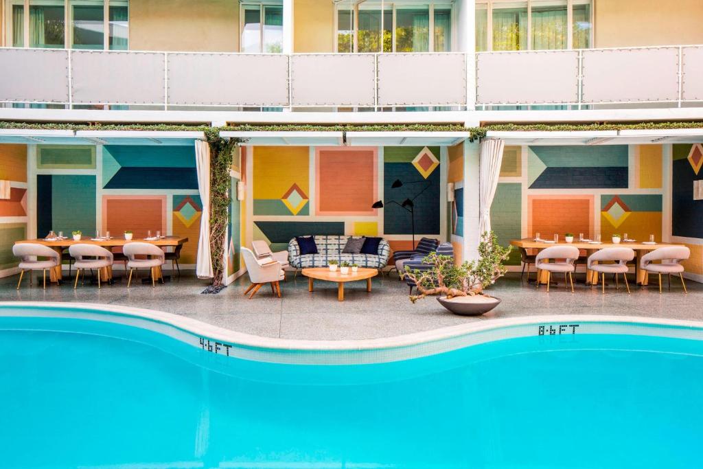 hotels with balcony in Beverly Hills