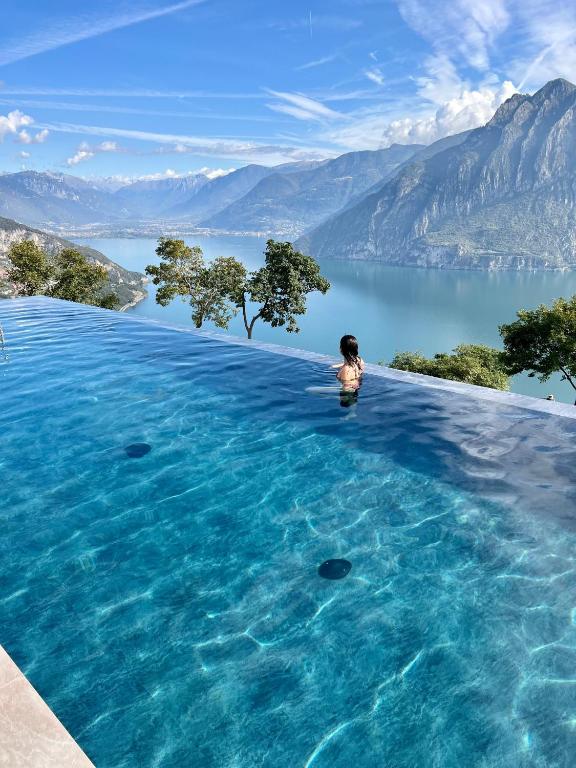 hotels with balcony in Lake Iseo