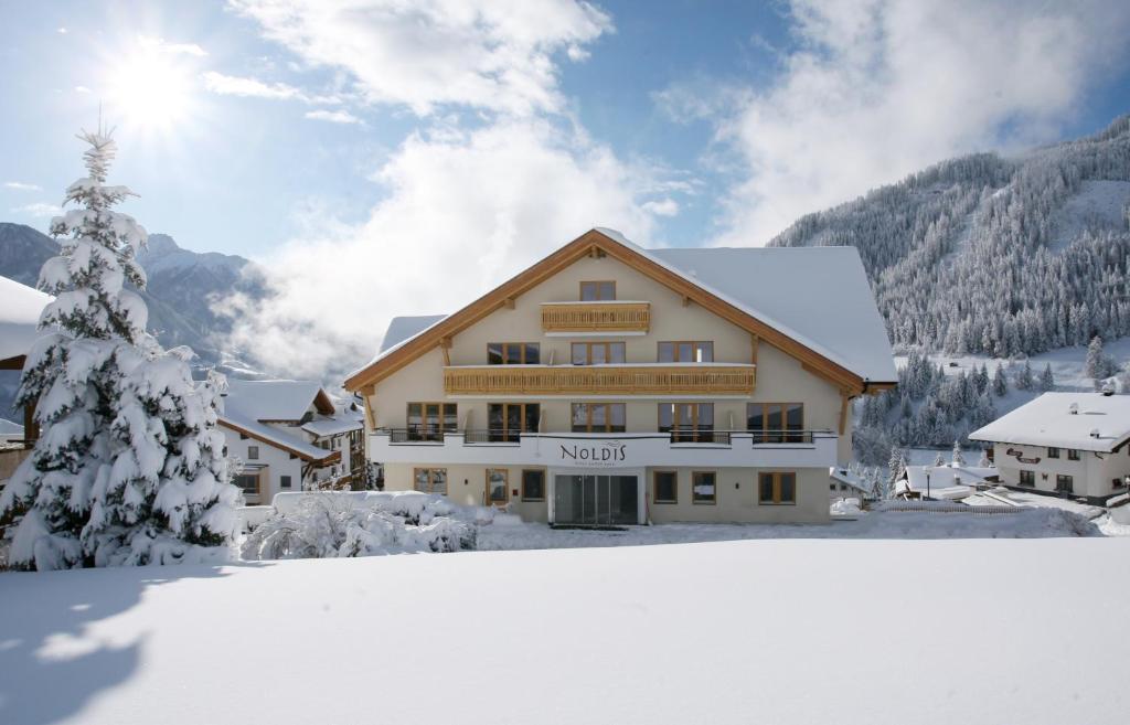 hotels with balcony in Serfaus