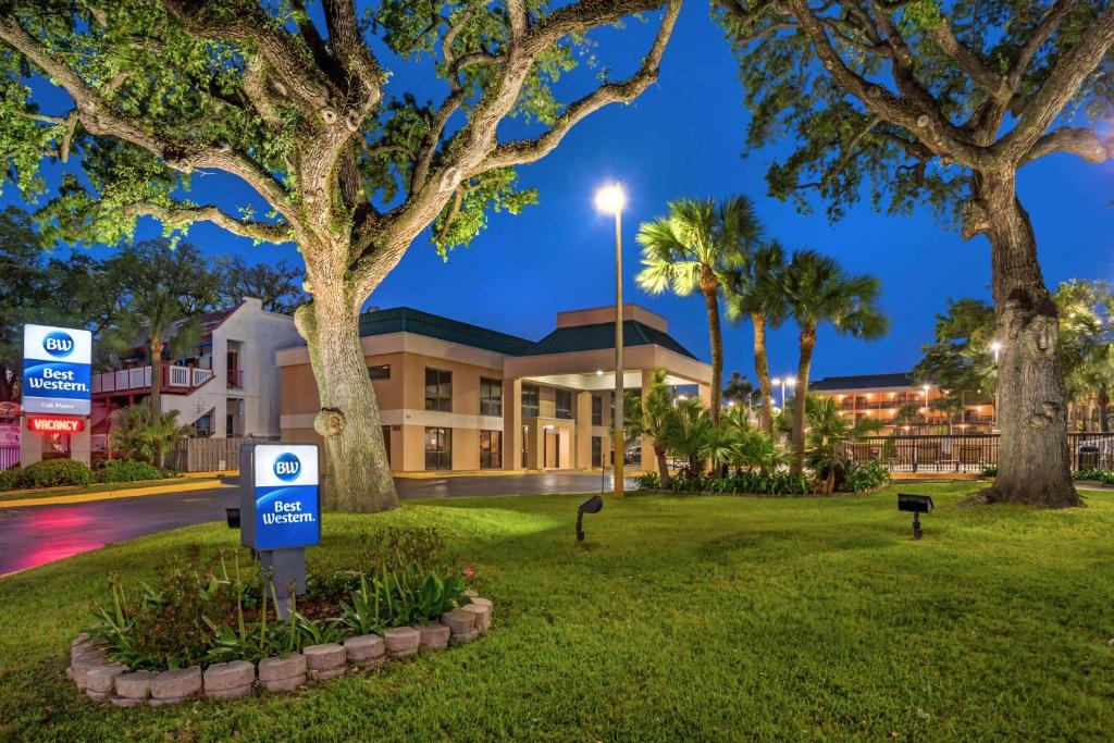 hotels with balcony in Biloxi