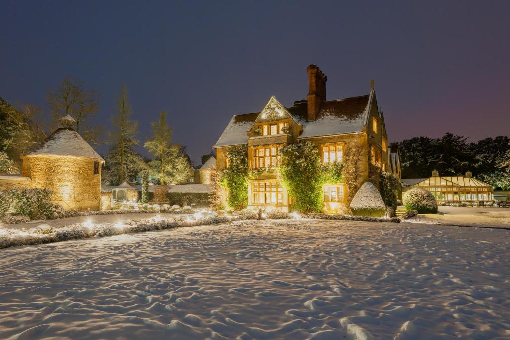 hotels with balcony in Oxfordshire