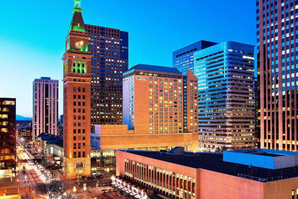 hotels with balcony in Denver Molly Brown House Museum