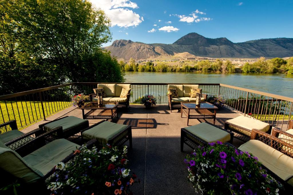 hotels with balcony in Kamloops