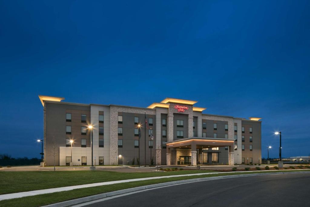 hotels with balcony in Wichita