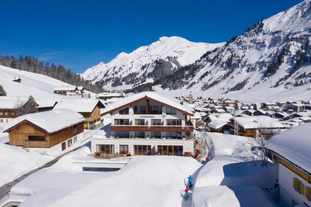 hotels with balcony in Lech