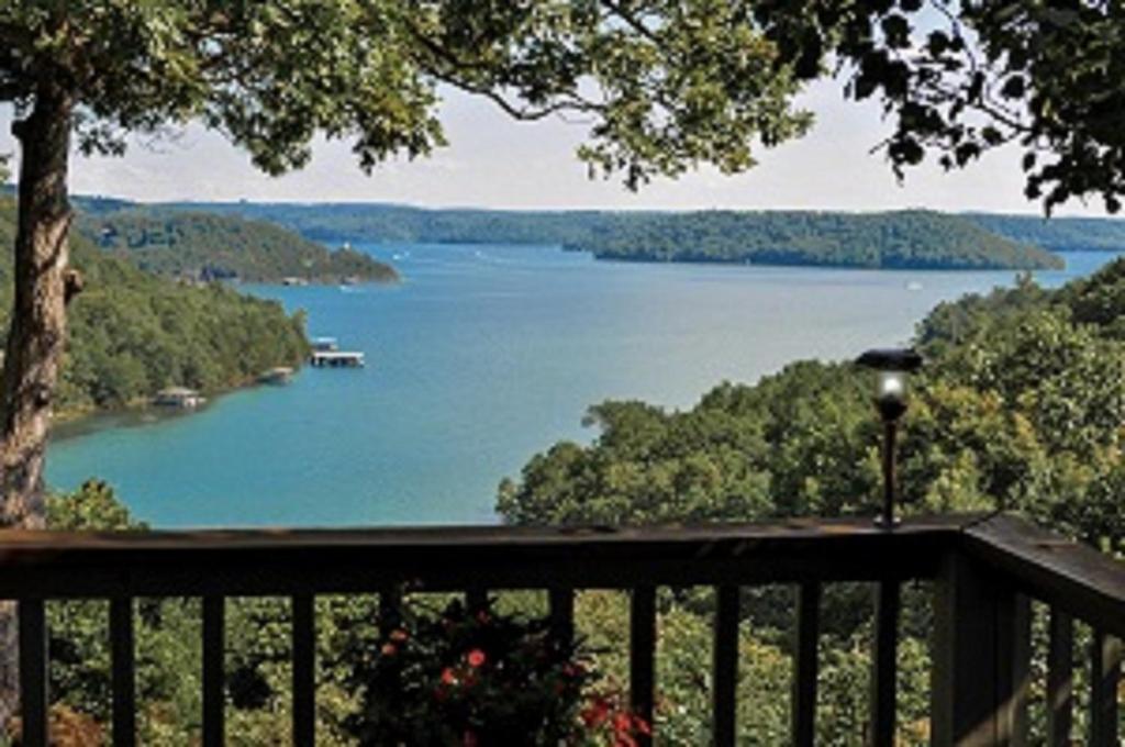 hotels with balcony in Arkansas