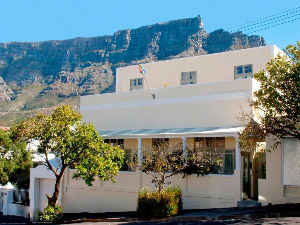 hotels with balcony in Cape Town District Six Museum