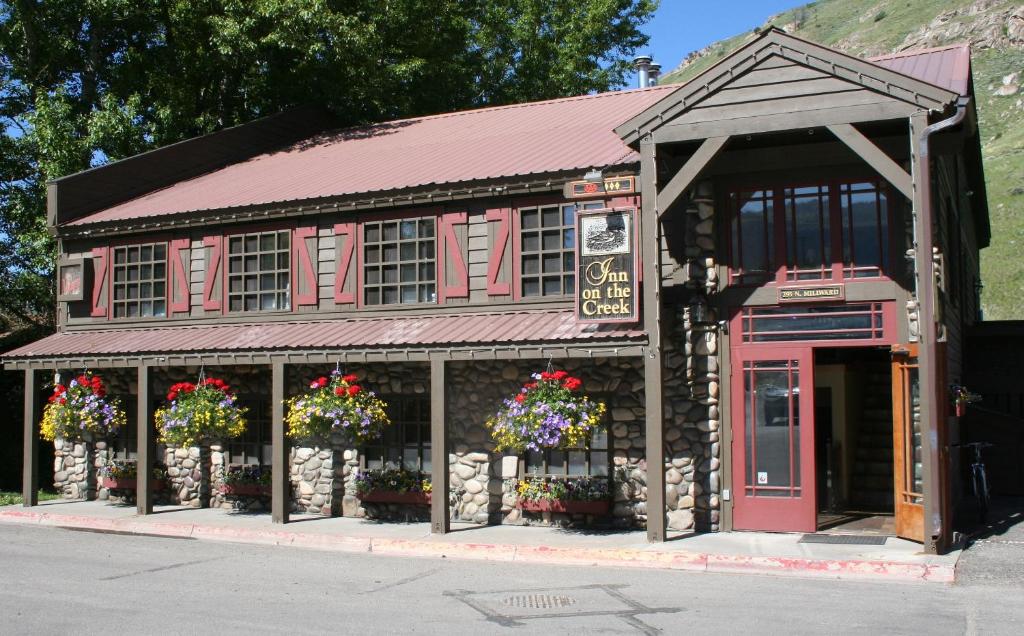 hotels with balcony in Jackson Hole