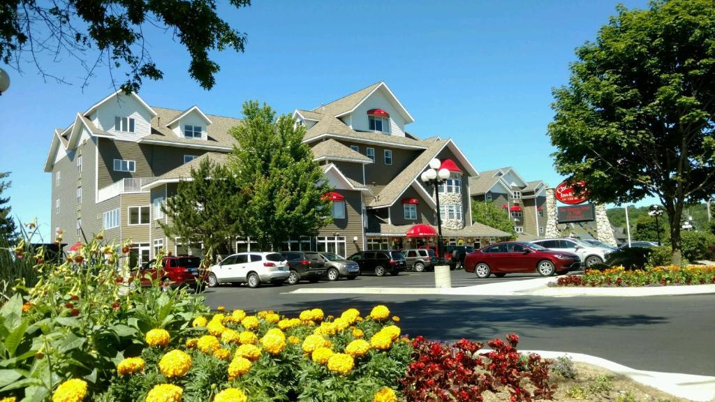 hotels with balcony in Traverse City