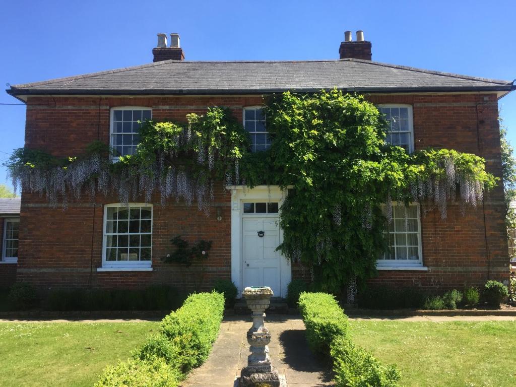 hotels with balcony in Suffolk